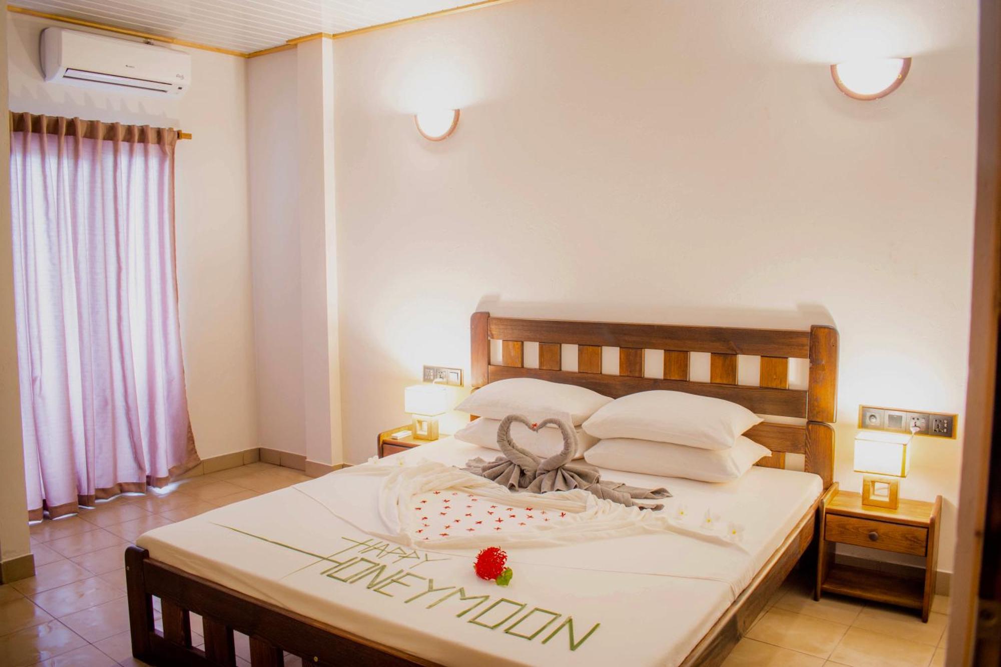 Dhiffushi Inn 4*